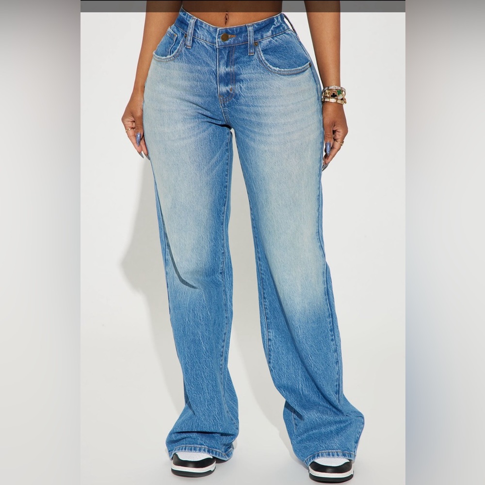 Fashion Nova 90s style Loose Jeans Size 9